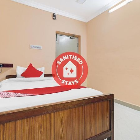 Oyo 81409 Hotel Sivajothi トゥティコロン エクステリア 写真