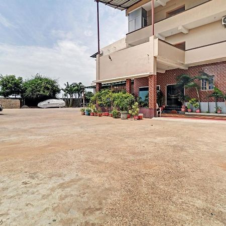 Oyo 81409 Hotel Sivajothi トゥティコロン エクステリア 写真