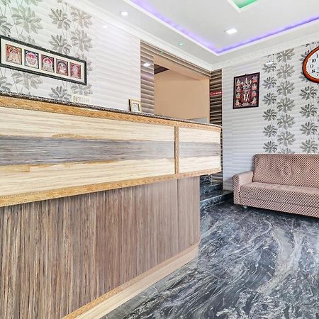 Oyo 81409 Hotel Sivajothi トゥティコロン エクステリア 写真