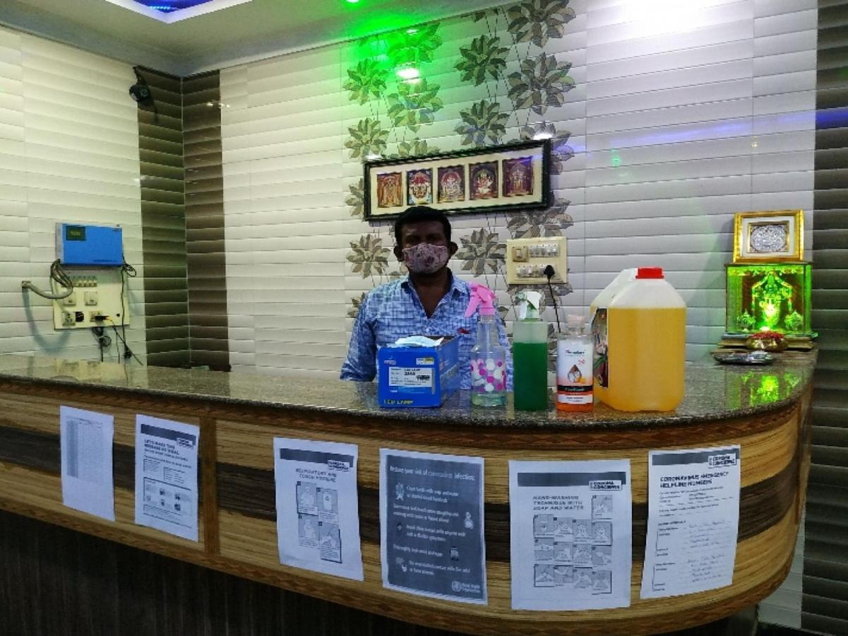 Oyo 81409 Hotel Sivajothi トゥティコロン エクステリア 写真