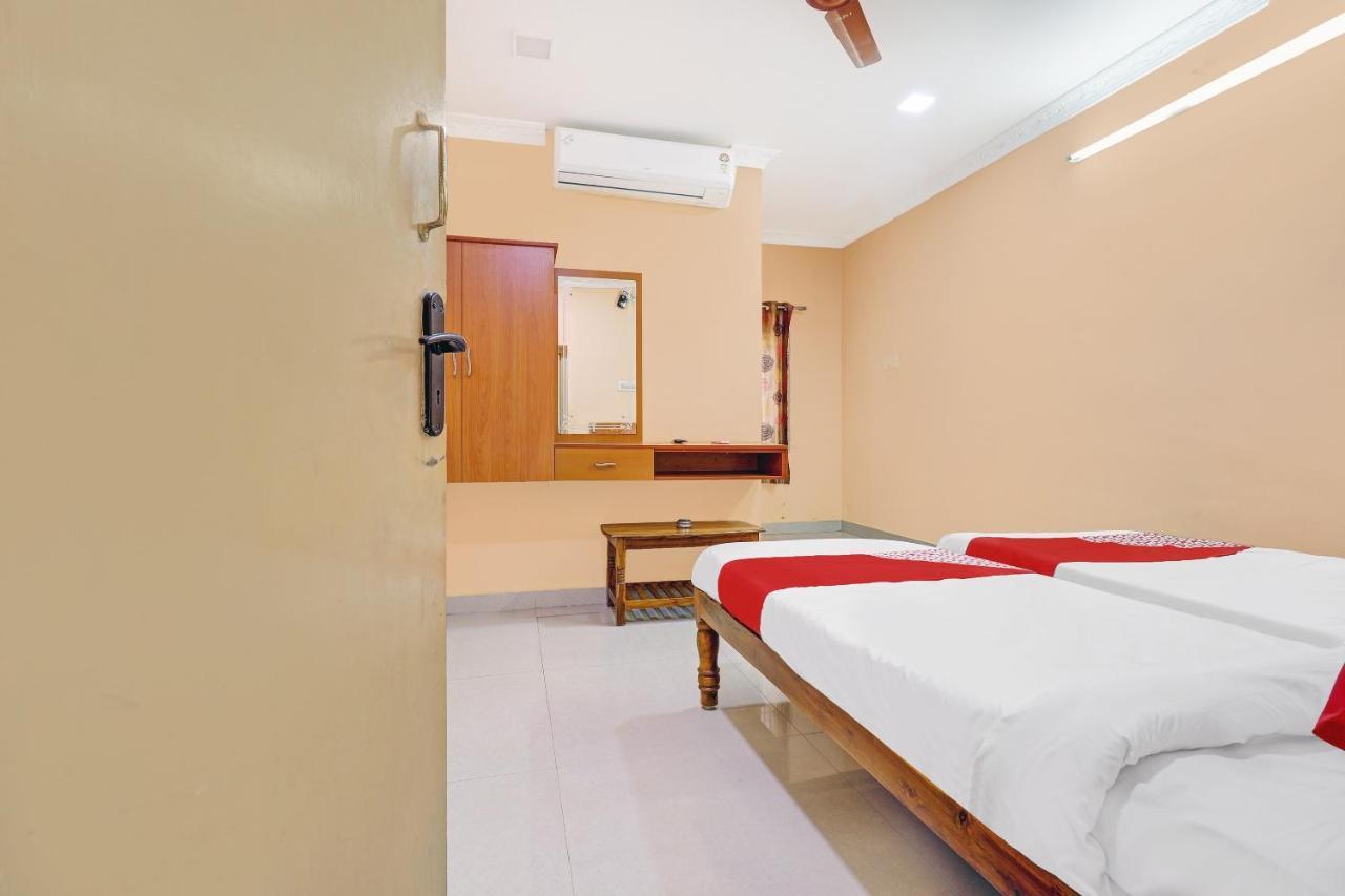 Oyo 81409 Hotel Sivajothi トゥティコロン エクステリア 写真