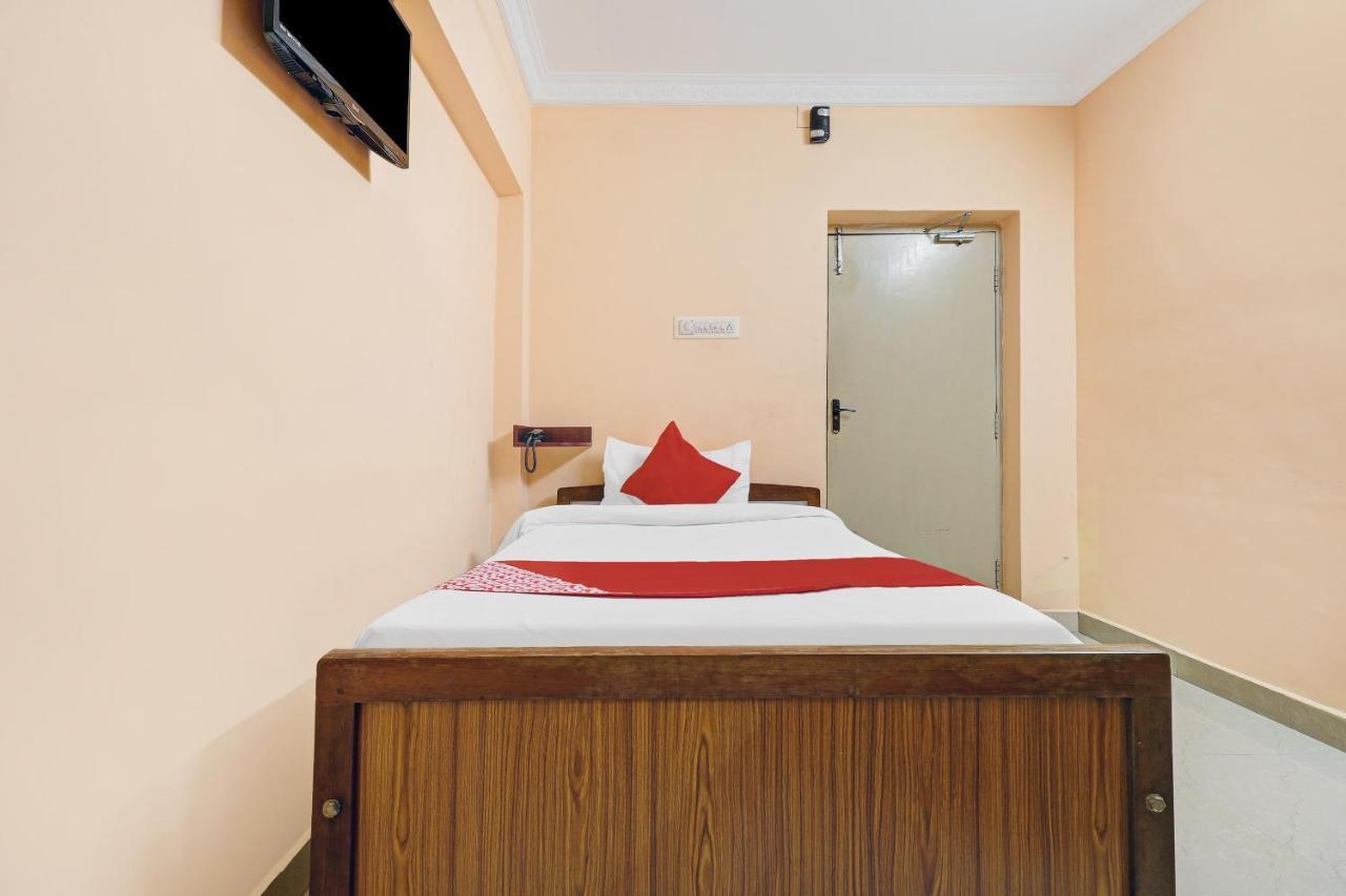 Oyo 81409 Hotel Sivajothi トゥティコロン エクステリア 写真