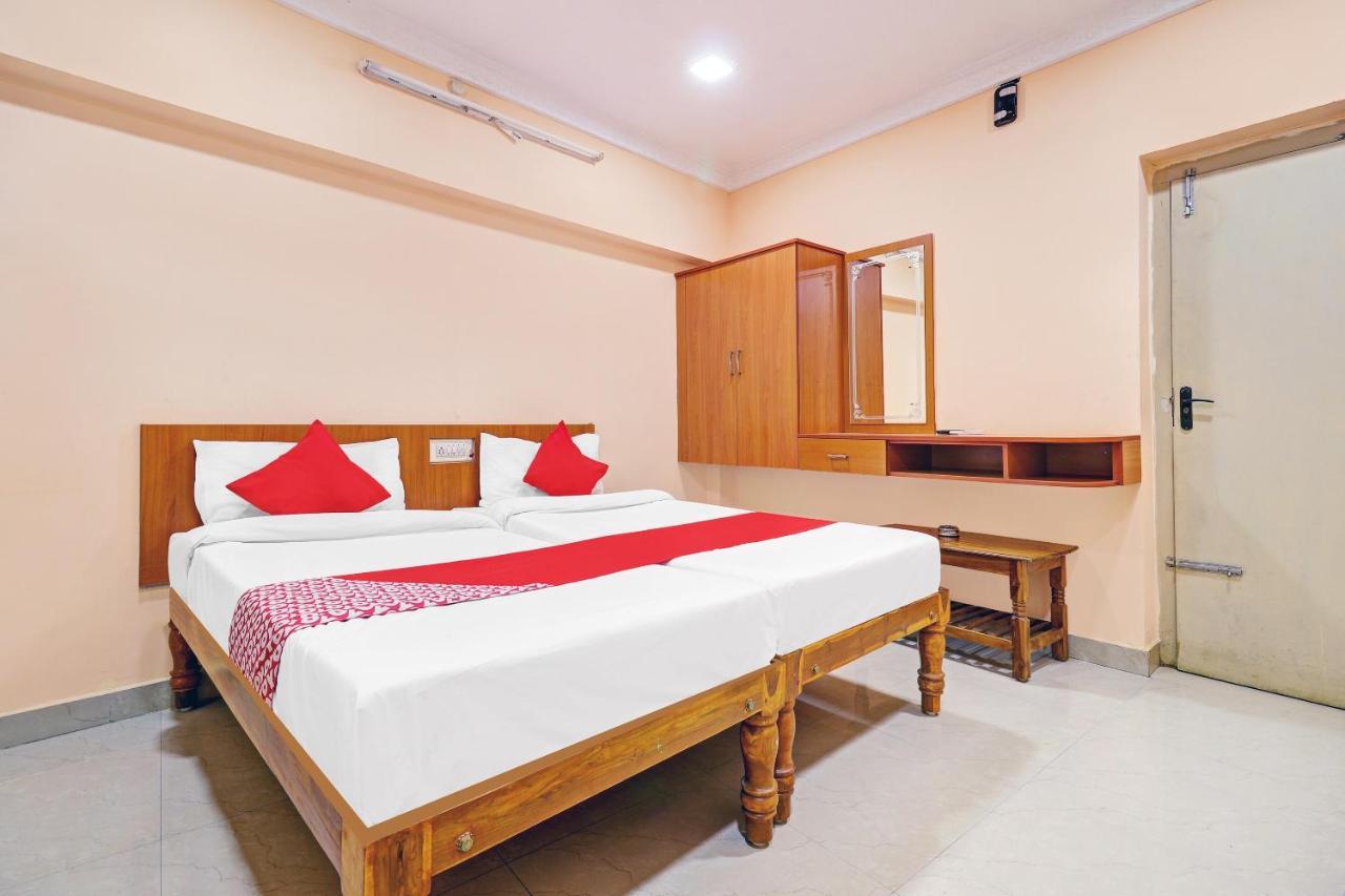 Oyo 81409 Hotel Sivajothi トゥティコロン エクステリア 写真