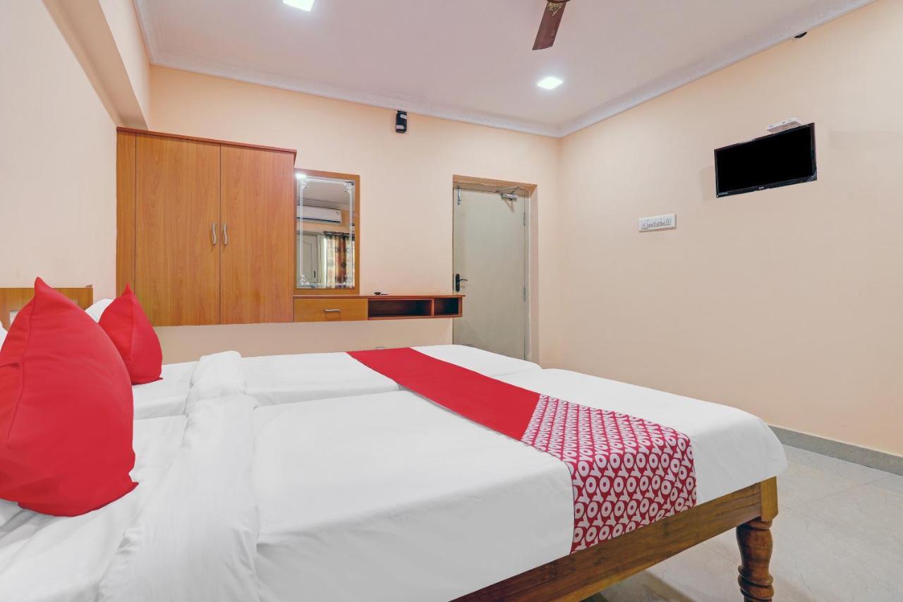 Oyo 81409 Hotel Sivajothi トゥティコロン エクステリア 写真