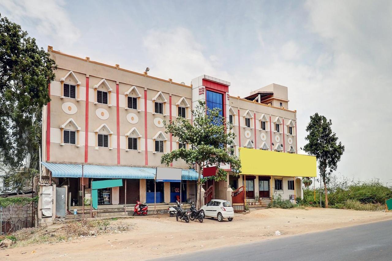 Oyo 81409 Hotel Sivajothi トゥティコロン エクステリア 写真