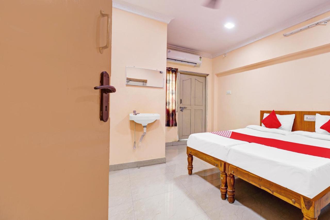 Oyo 81409 Hotel Sivajothi トゥティコロン エクステリア 写真