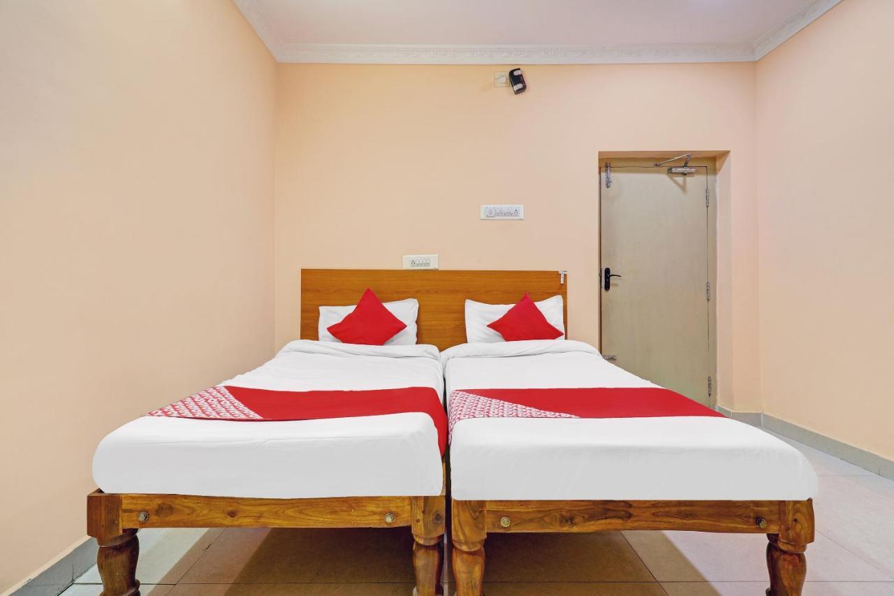 Oyo 81409 Hotel Sivajothi トゥティコロン エクステリア 写真