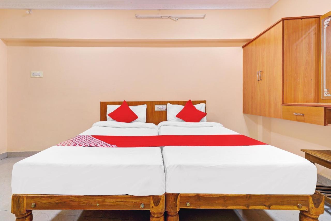 Oyo 81409 Hotel Sivajothi トゥティコロン エクステリア 写真