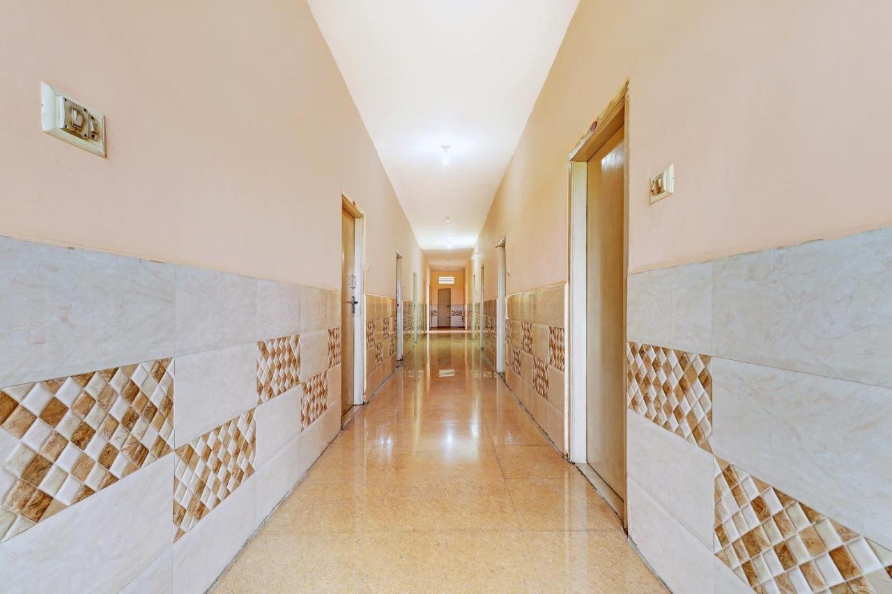 Oyo 81409 Hotel Sivajothi トゥティコロン エクステリア 写真