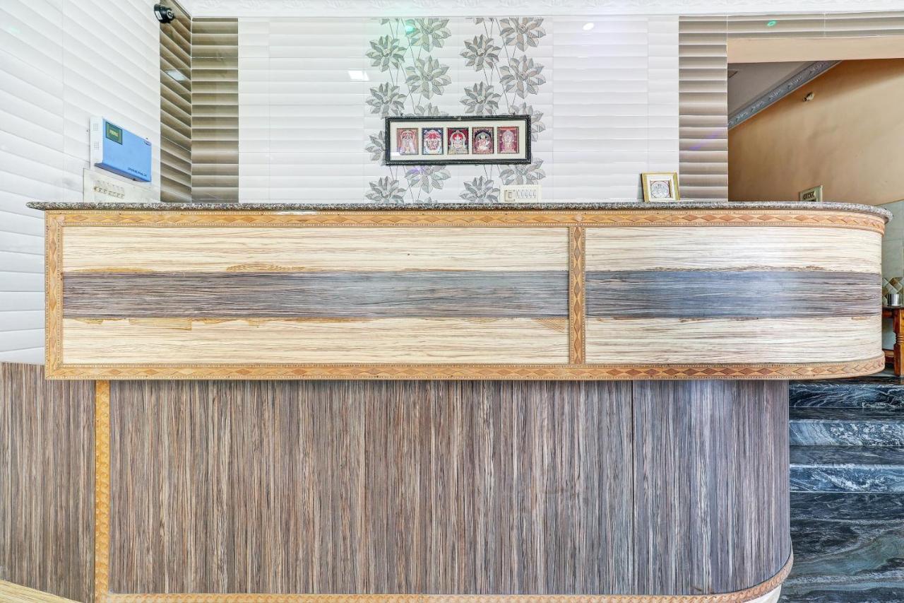 Oyo 81409 Hotel Sivajothi トゥティコロン エクステリア 写真
