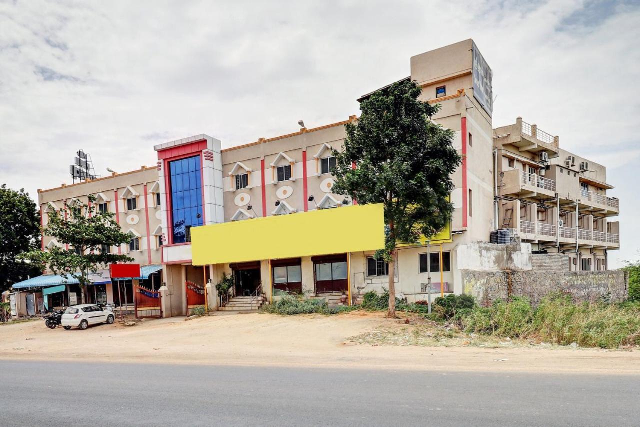 Oyo 81409 Hotel Sivajothi トゥティコロン エクステリア 写真