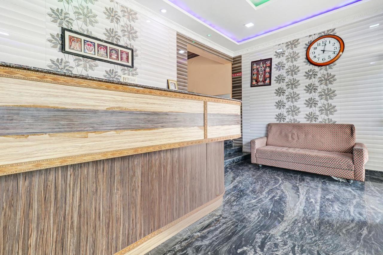 Oyo 81409 Hotel Sivajothi トゥティコロン エクステリア 写真