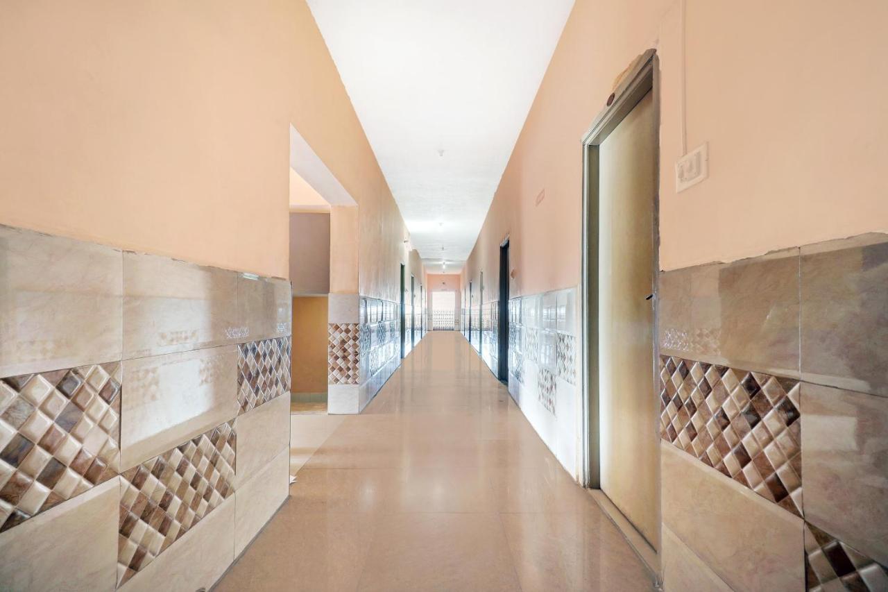 Oyo 81409 Hotel Sivajothi トゥティコロン エクステリア 写真