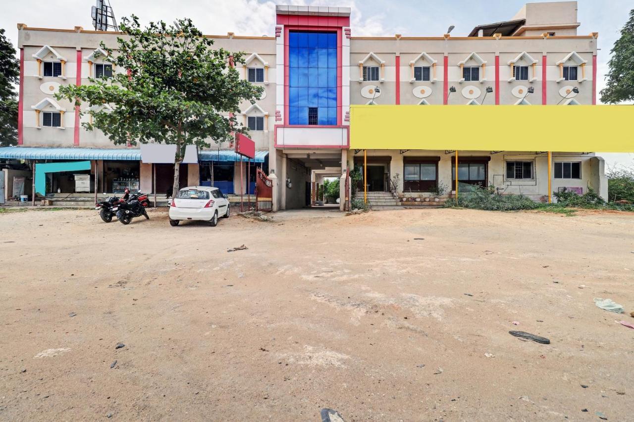 Oyo 81409 Hotel Sivajothi トゥティコロン エクステリア 写真